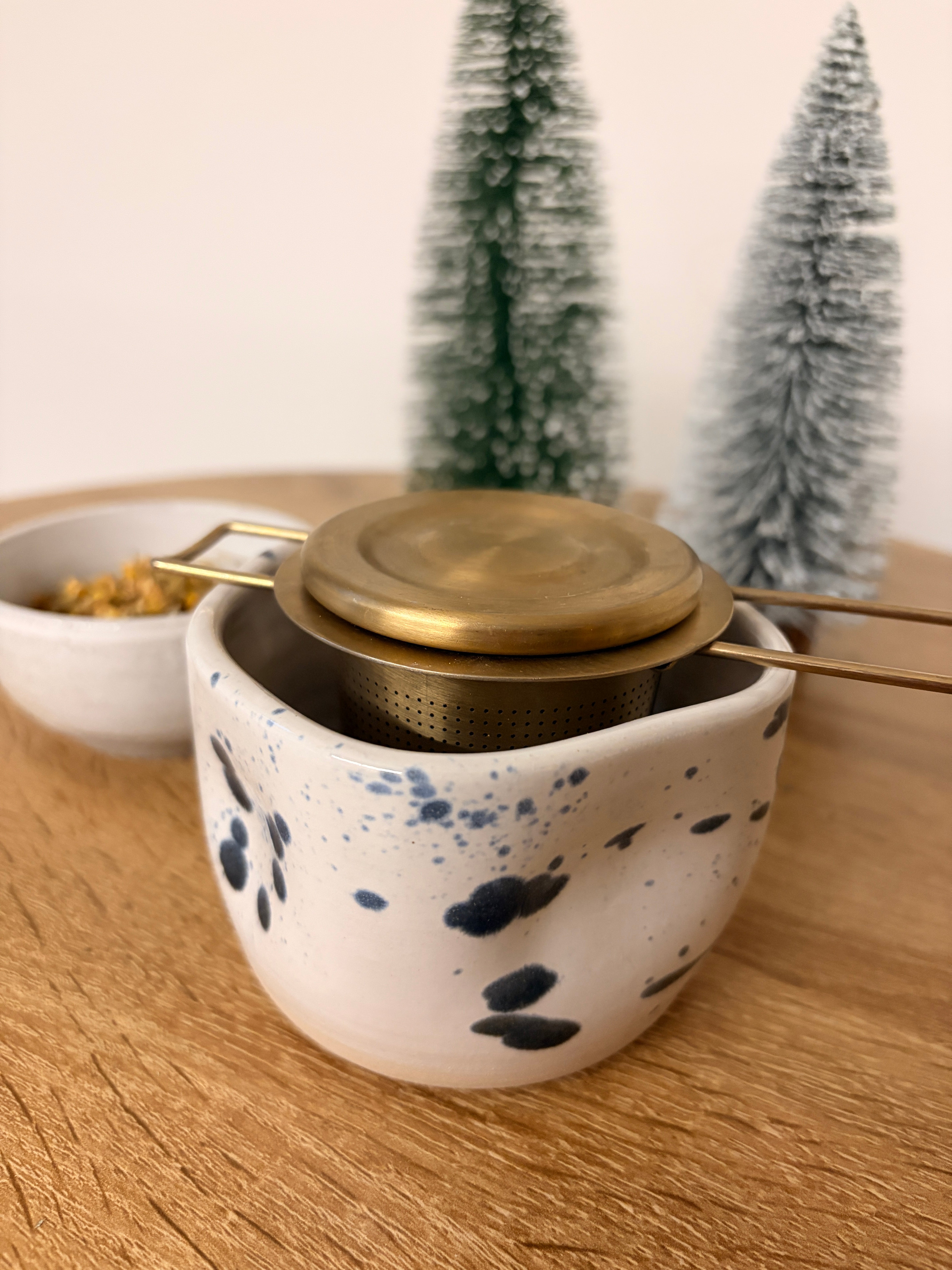 Organischer Kaffeebecher – weiß gesprenkelt