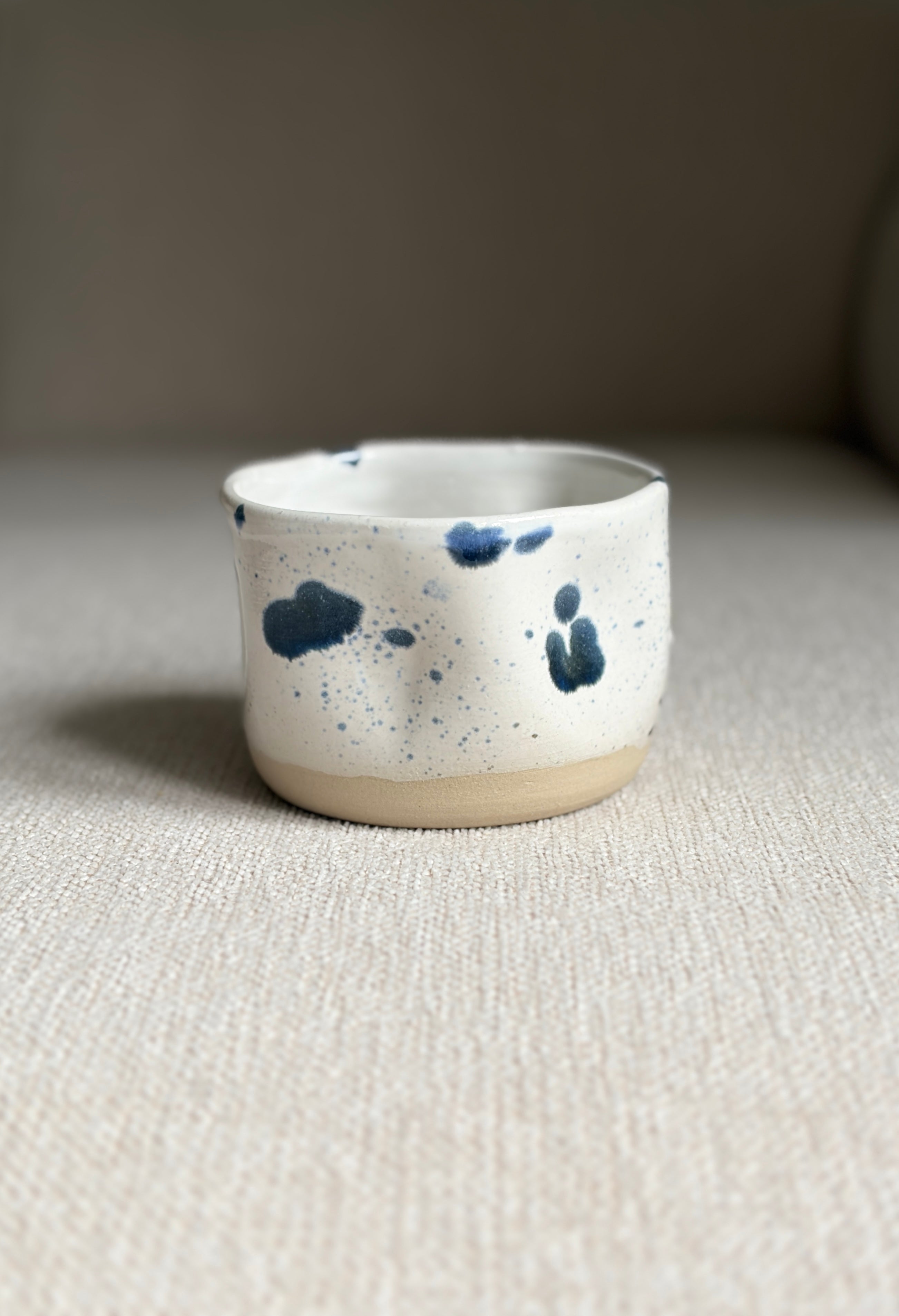 Organischer Kaffeebecher – weiß gesprenkelt