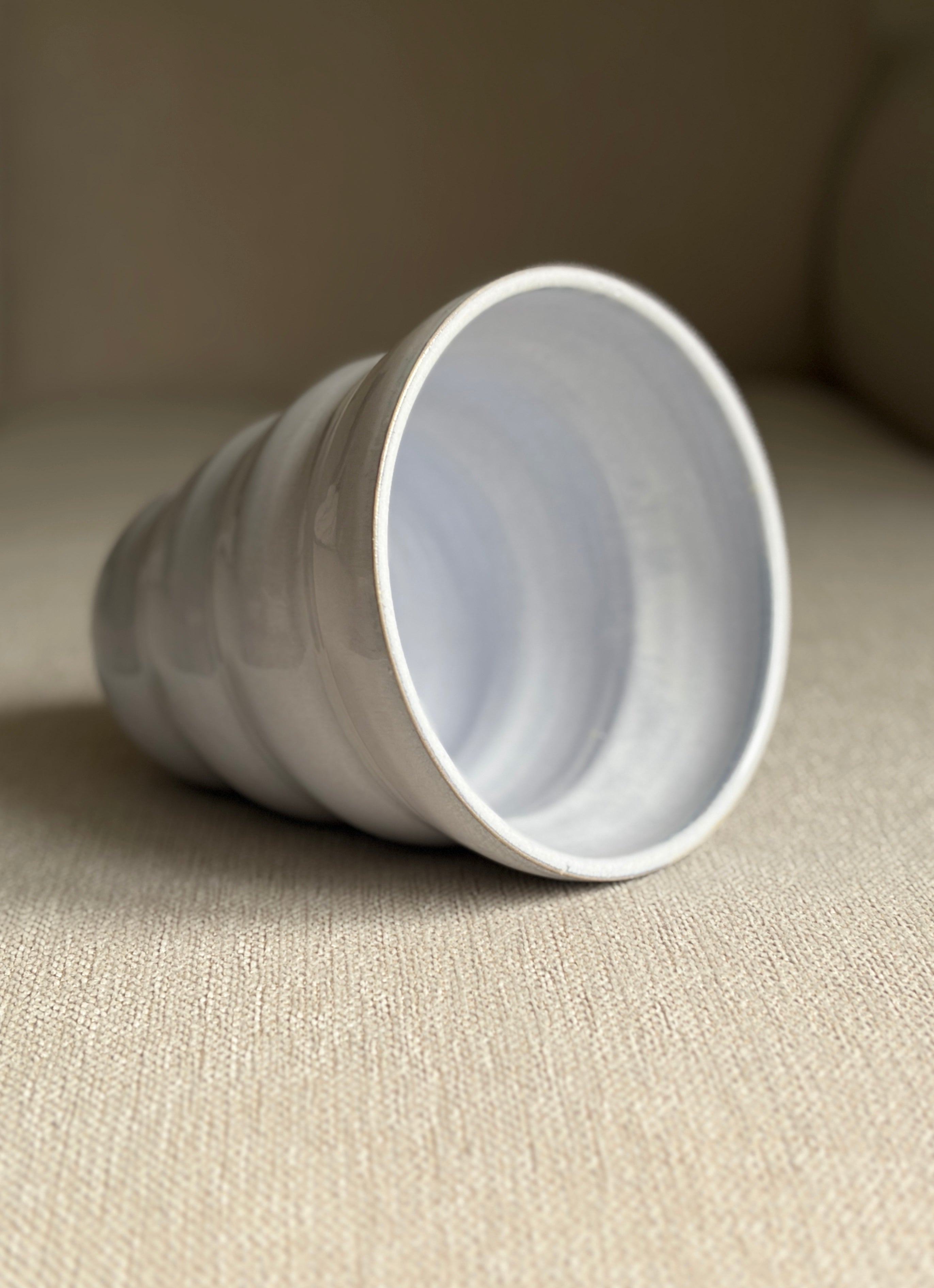 Gewellte Vase – Eisblau